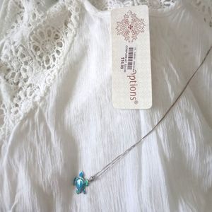 Cotton light whit top with no sleeves cute patterns on holders cut out lace